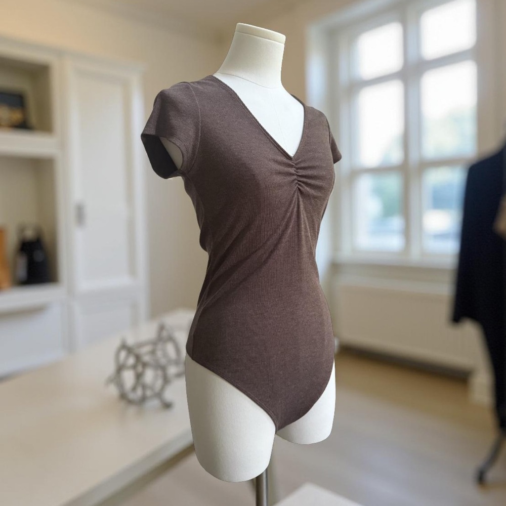 NWT Women’s American Eagle AE Fitted Brown Bodysuit! Medium! NEW! - Picture 3 of 7